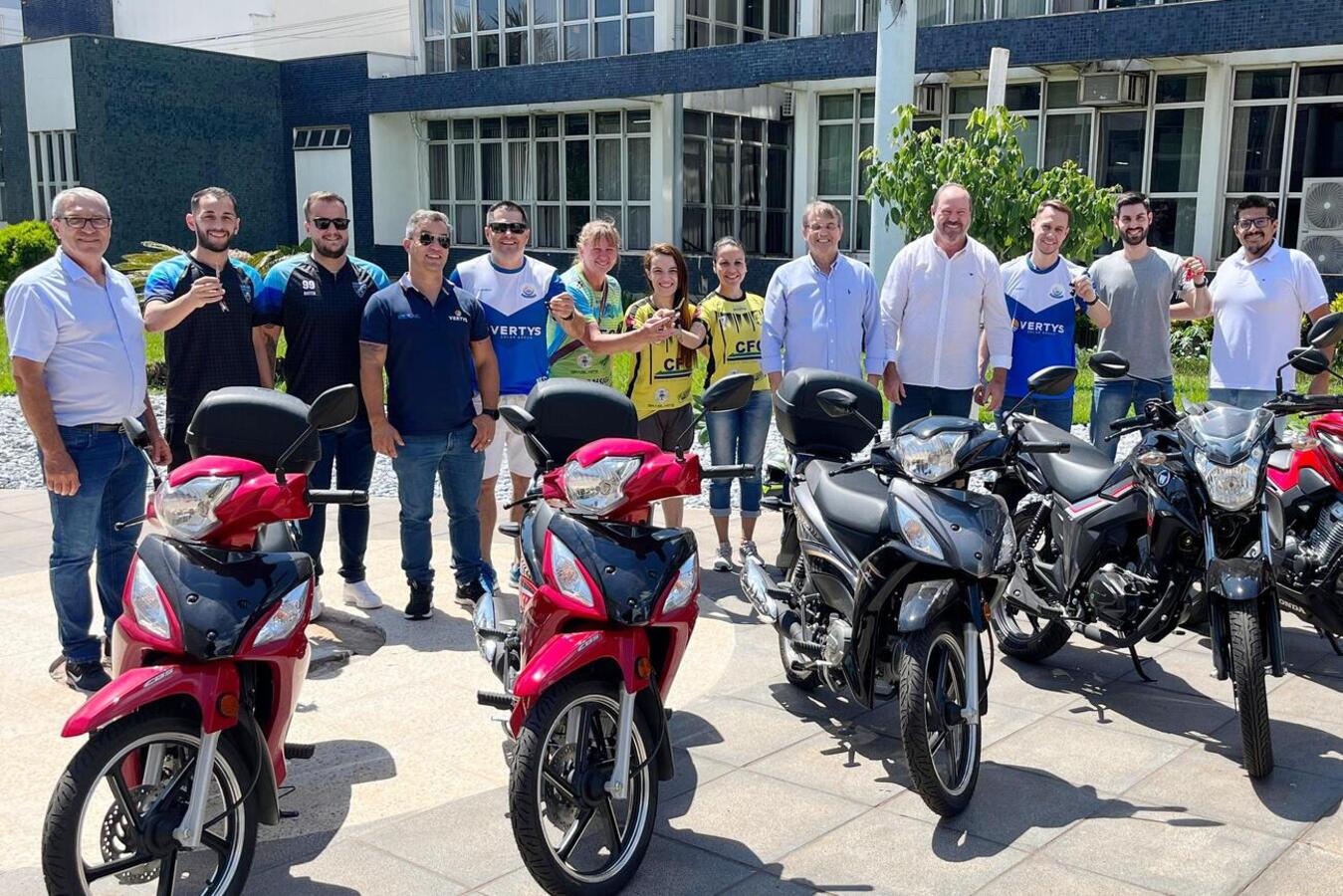 Prefeitura de Toledo entregou motos aos campeões da Taça Mauro Maiorki