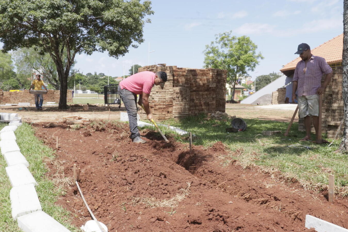Serviços na parte elétrica, pintura interna e colocação de pavers estão sendo realizados no local, que sediará, em parceria com a UTFPR, centro de educação e novas tecnologias