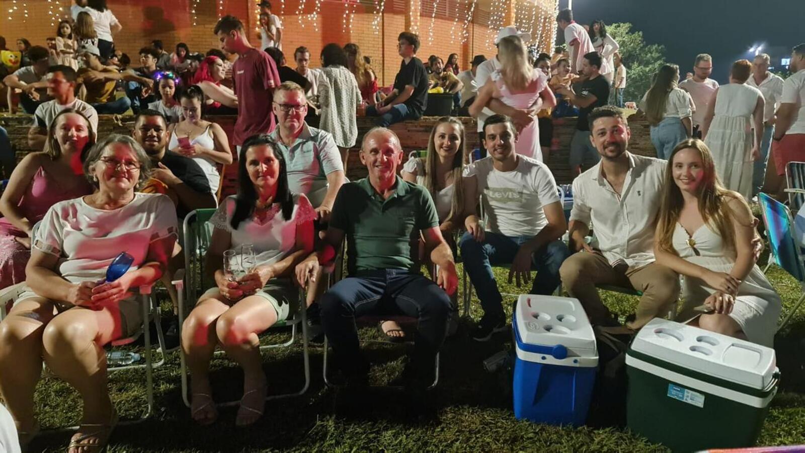 O Ano Novo de 2024 foi recebido com um show pirotécnico de 16 minutos no Parque Ecológico Diva Paim Barth e reuniu mais de 50 mil pessoas