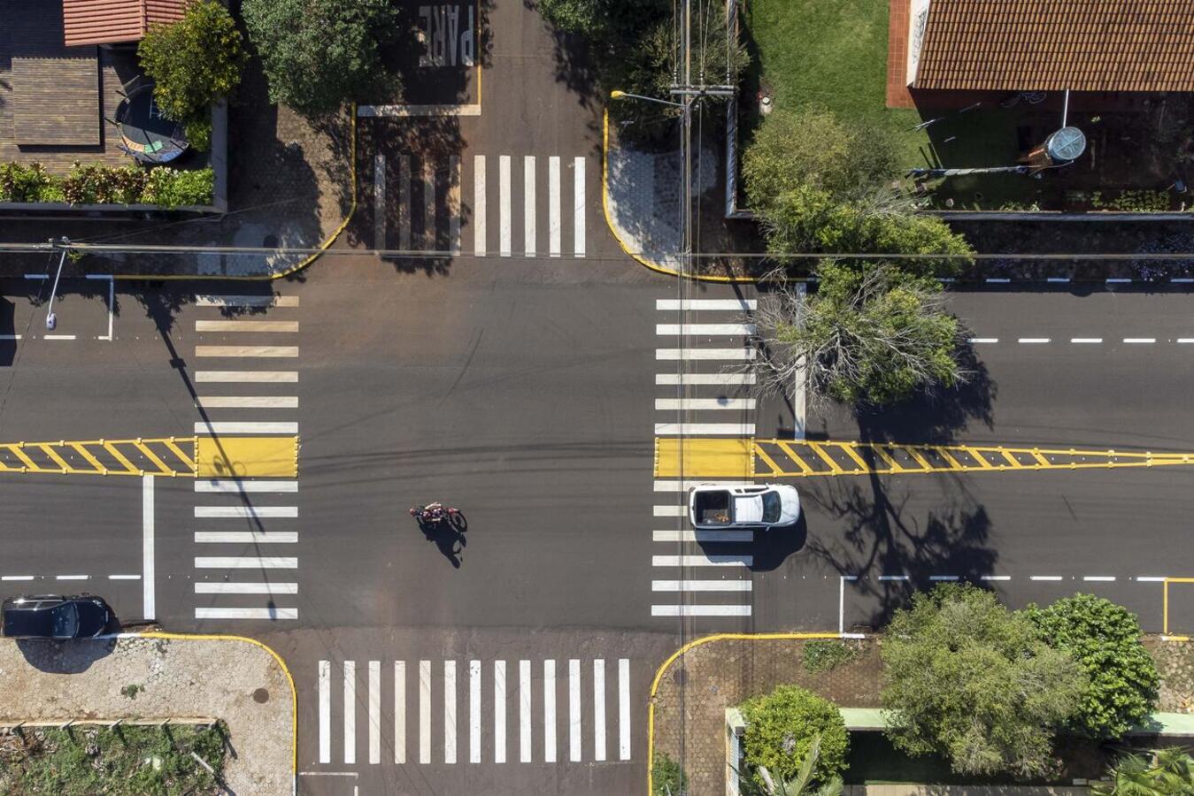 A Secretaria de Mobilidade Urbana investiu mais de R$ 4,6 milhões em sinalização e infraestrutura viária para melhorar as condições das vias de Toledo