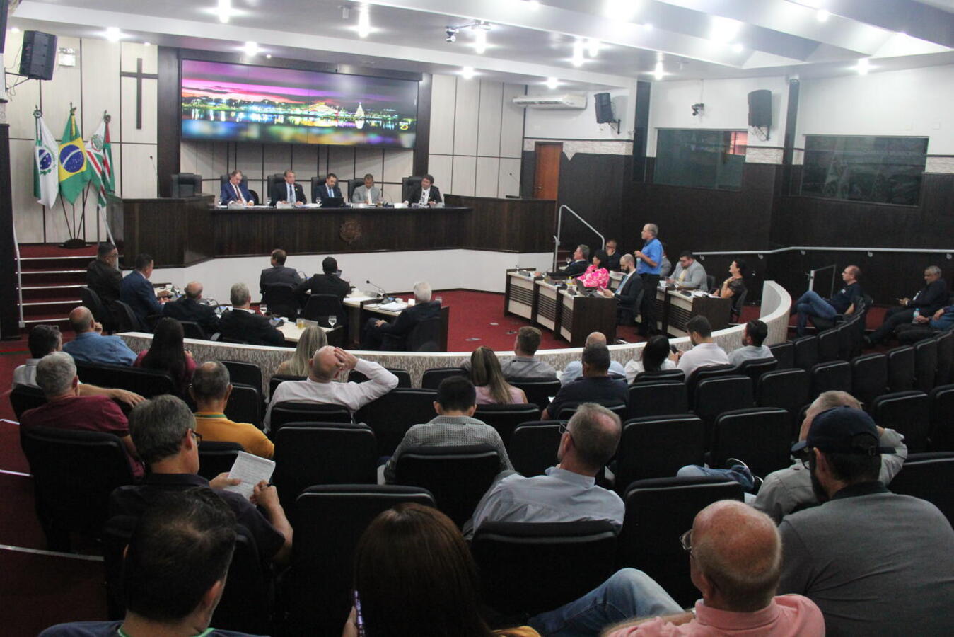 No início da quarta sessão da 17ª legislatura, na tarde desta segunda (5), prefeito Beto Lunitti fez balanço de 2023 a anunciou principais ações previstas para este ano