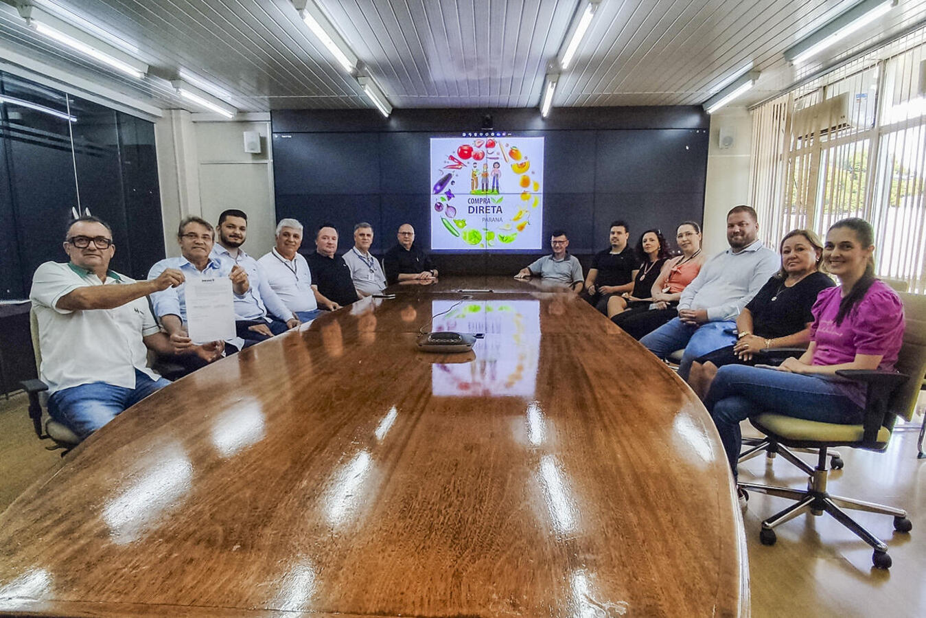 Parceria firmada na manhã de hoje (9) prevê repasse à cooperativa de R$ 432 mil por ano; produtos serão distribuídos a famílias selecionadas pela Assistência Social