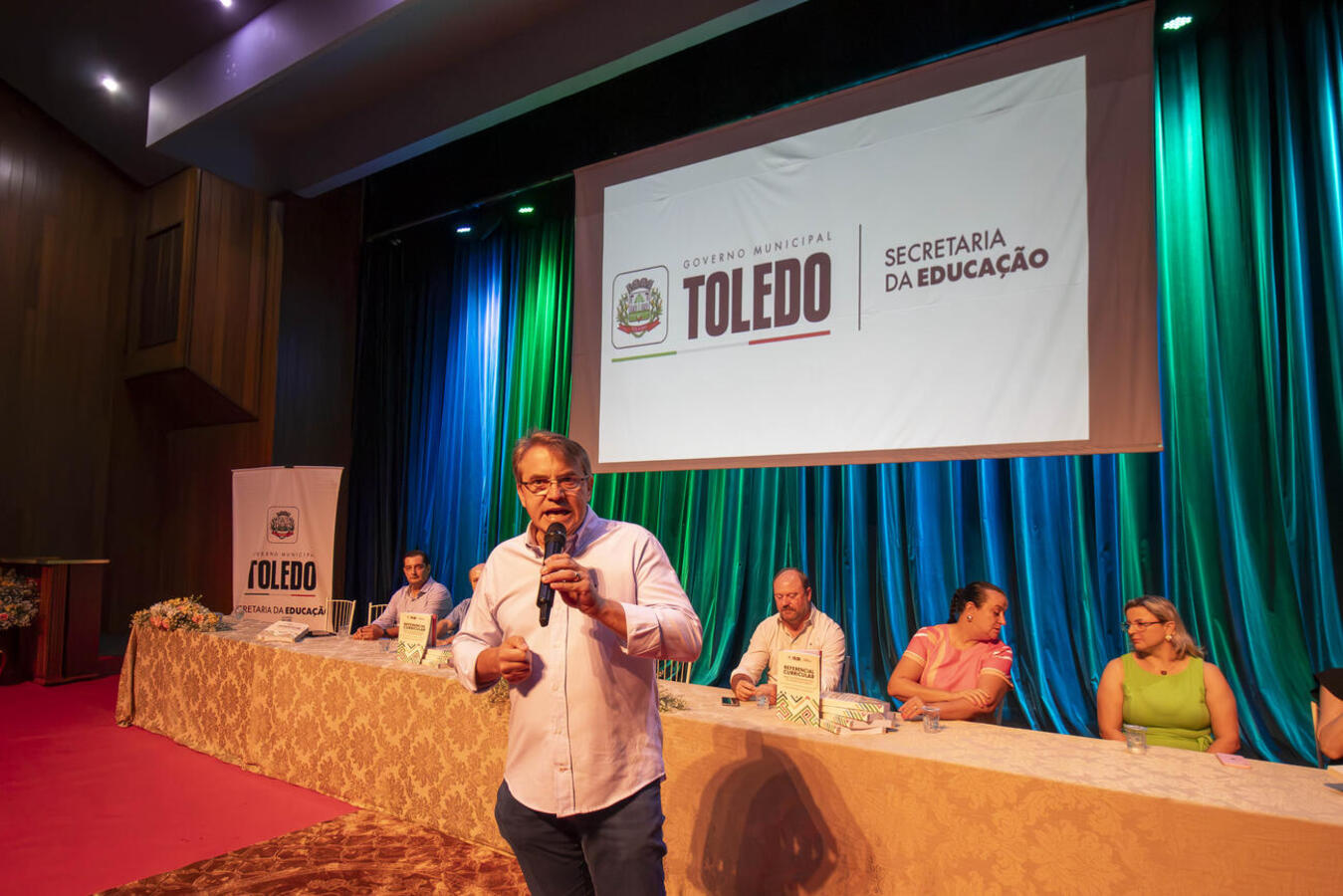 Eventos no Teatro e Unipar marcam abertura do ano letivo em Toledo