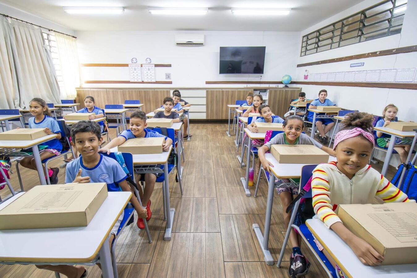  Os kits contemplam materiais que as crianças poderão levar para suas casas e também os de uso comum que ficarão na escola