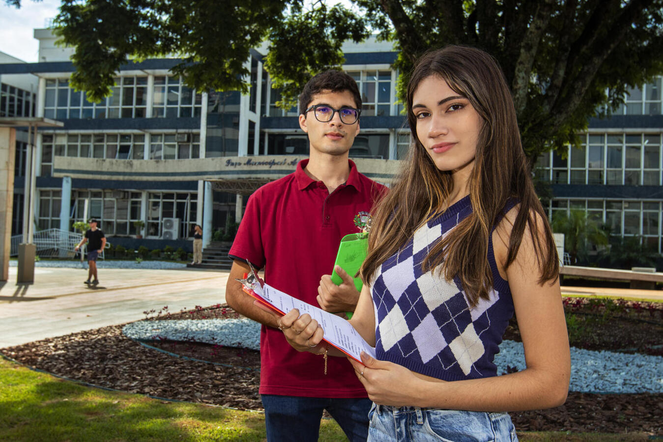 O valor da bolsa auxílio varia de R$781,55 (jornada de 4 horas do Ensino Médio e Técnico) até R$1.278,90 (para jornada de 6 horas do Ensino Superior)