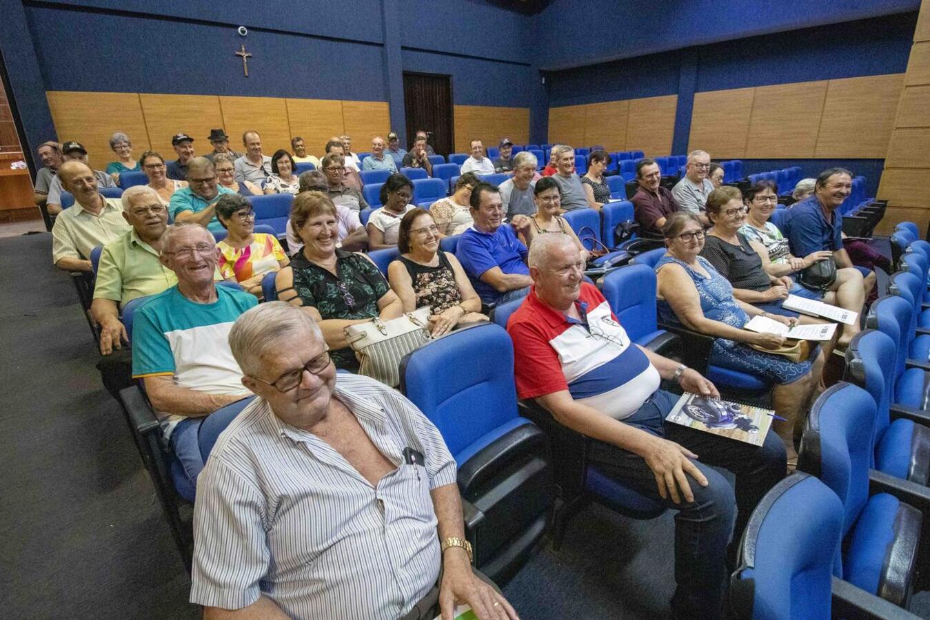 Presidentes dos 36 grupos e associações de idosos participaram da reunião do Idoso em Movimento no Auditório Acary de Oliveira