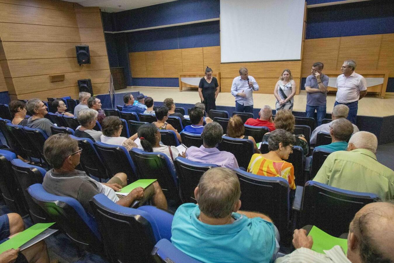 Presidentes dos 36 grupos e associações de idosos participaram da reunião do Idoso em Movimento no Auditório Acary de Oliveira