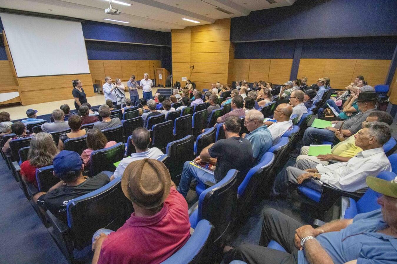 Presidentes dos 36 grupos e associações de idosos participaram da reunião do Idoso em Movimento no Auditório Acary de Oliveira