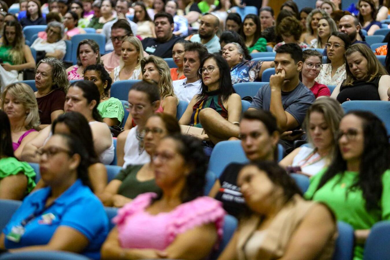 Eventos no Teatro e Unipar marcam abertura do ano letivo em Toledo
