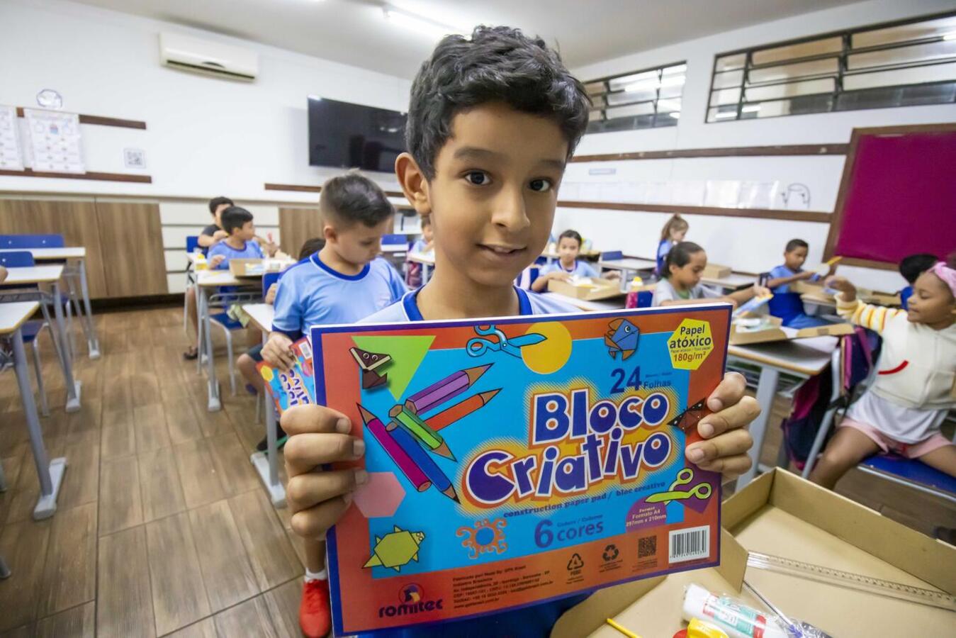  Os kits contemplam materiais que as crianças poderão levar para suas casas e também os de uso comum que ficarão na escola