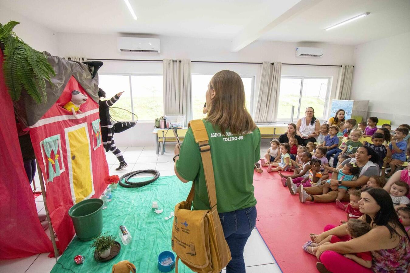 Peça teatral encenada por ACEs na manhã desta quinta-feira (29) encerra semana repleta de atividades pedagógicas voltadas à prevenção aos focos de Aedes aegypti