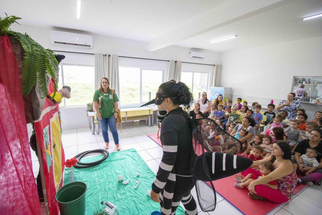Peça teatral encenada por ACEs na manhã desta quinta-feira (29) encerra semana repleta de atividades pedagógicas voltadas à prevenção aos focos de Aedes aegypti