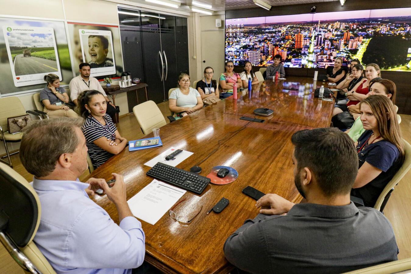 Professores da Rede Municipal de Ensino fizeram os mesmos passos percorridos pelos alunos dos quartos anos nos poderes Executivo, Legislativo e Judiciário