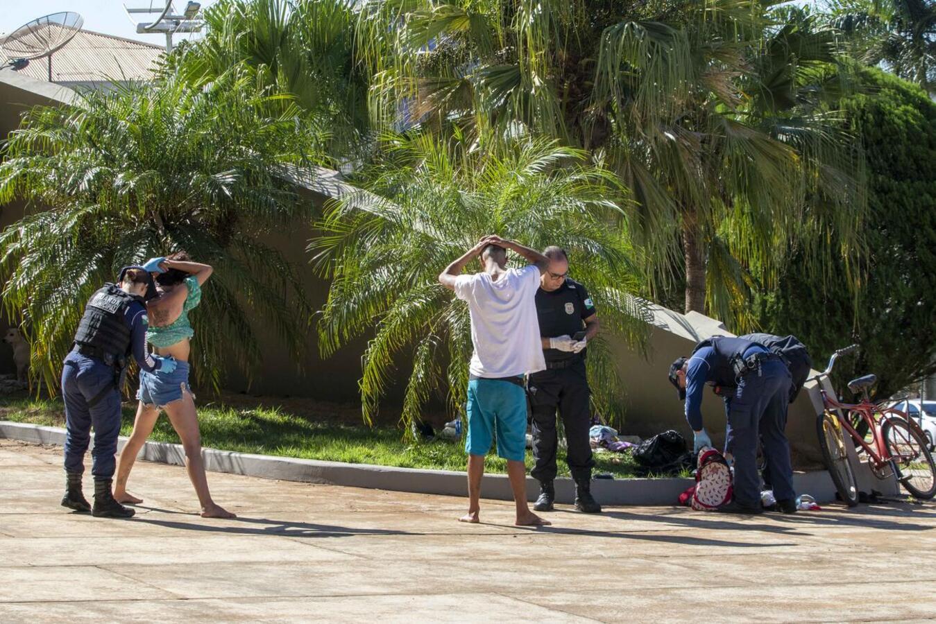 Forças de segurança realizam ação de identificação de pessoas em situação de rua