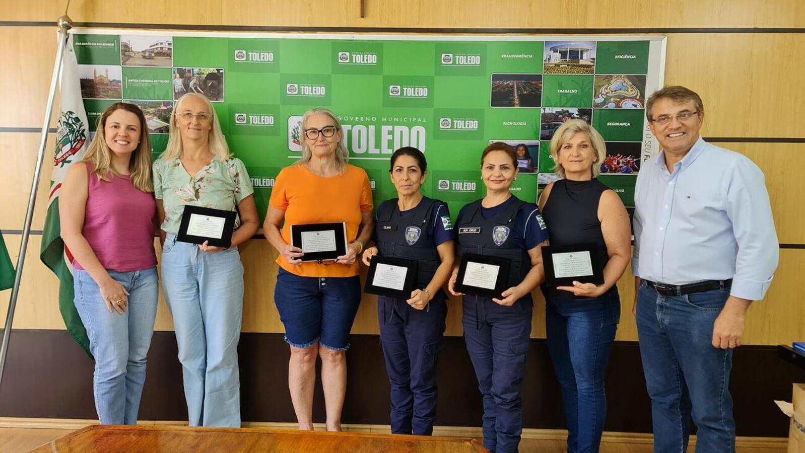 Cirlei Surian, Clera Bonfim, Hildegard Baier, Magda Biesek e Marinês Ferretto foram recebidas na tarde desta quarta (13) na Sala de Reuniões do Gabinete do Prefeito
