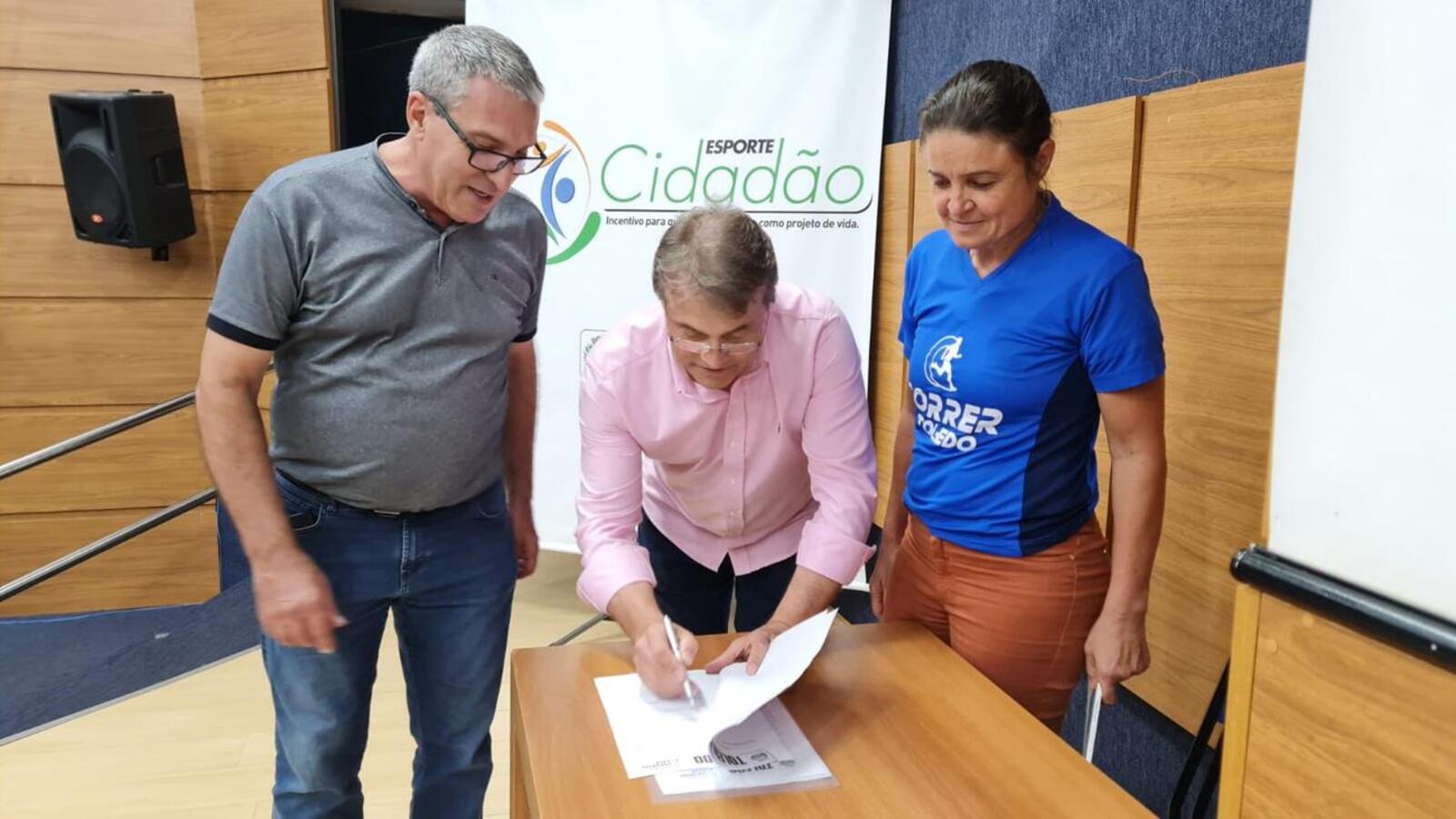 Os termos de cooperação entre município e associações foram assinados, garantindo o incentivo de mais de R$583 mil nas modalidades esportivas