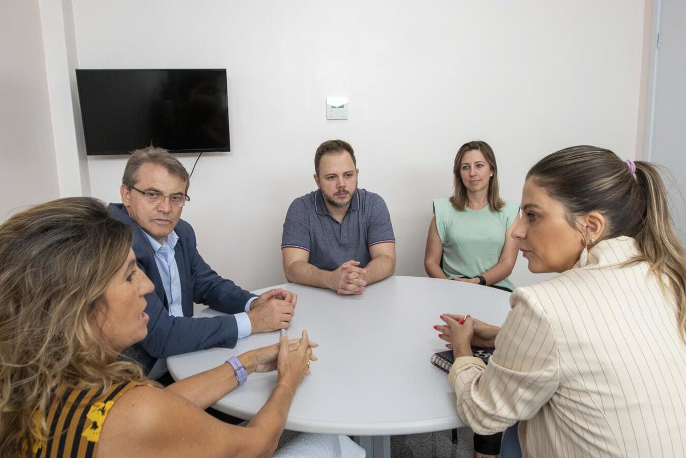 Comitiva da Prefeitura de Toledo visita Hospital Regional