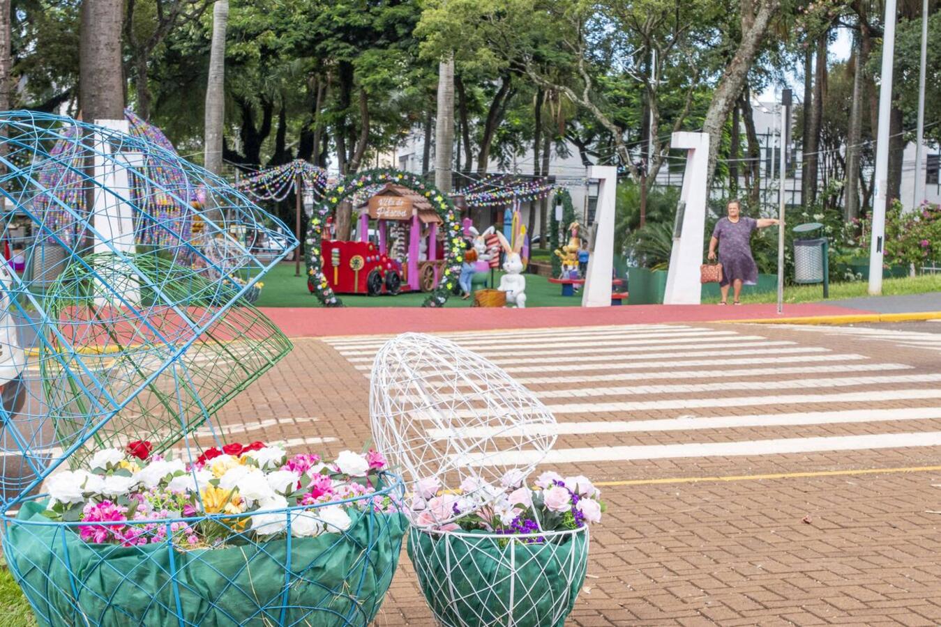 As famílias podem visitar a Vila de Páscoa na Praça Willy Barth, o Largo São Vicente de Paulo, a Rua Barão do Rio Branco ou o Parque Ecológico Diva Paim Barth