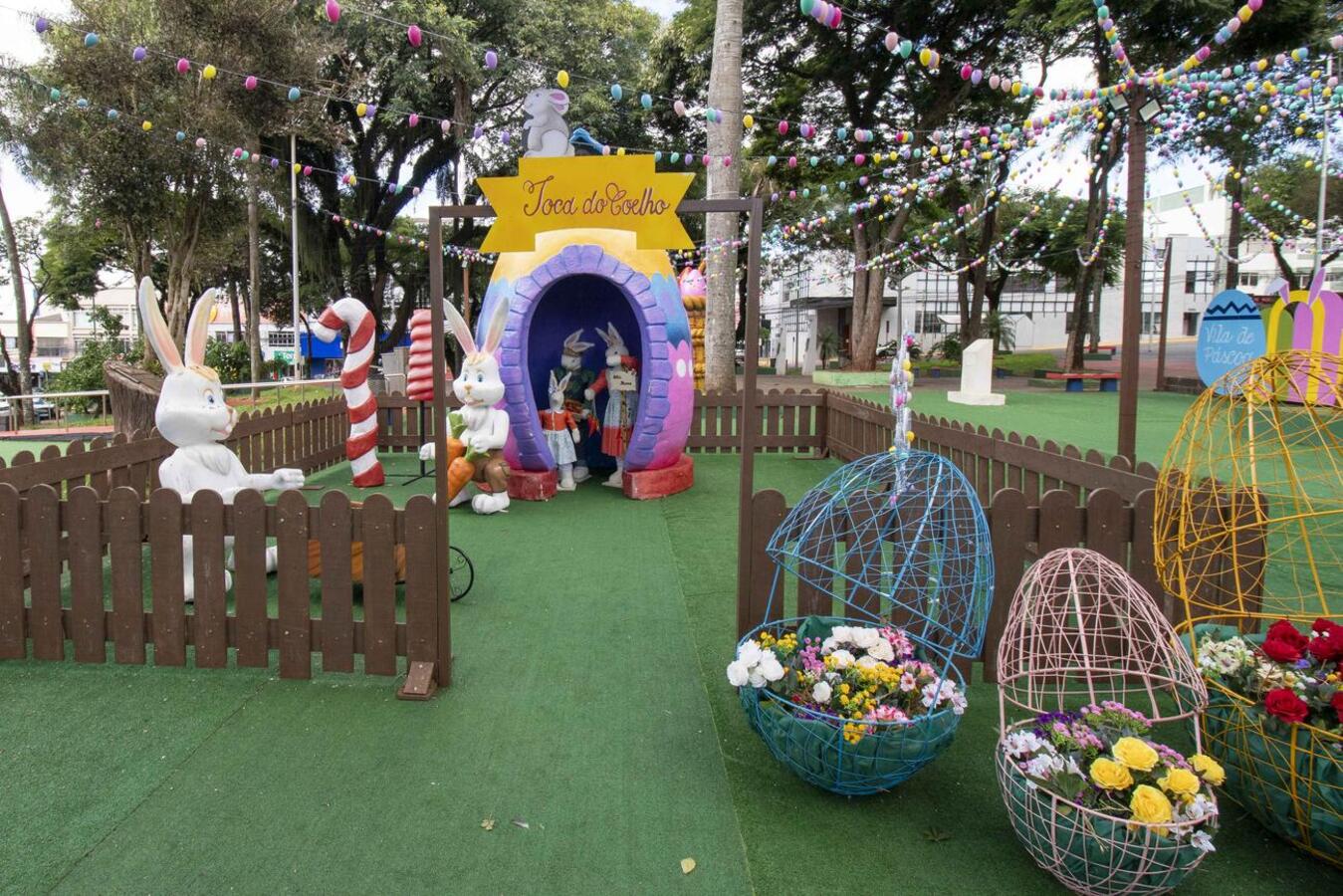 As famílias podem visitar a Vila de Páscoa na Praça Willy Barth, o Largo São Vicente de Paulo, a Rua Barão do Rio Branco ou o Parque Ecológico Diva Paim Barth
