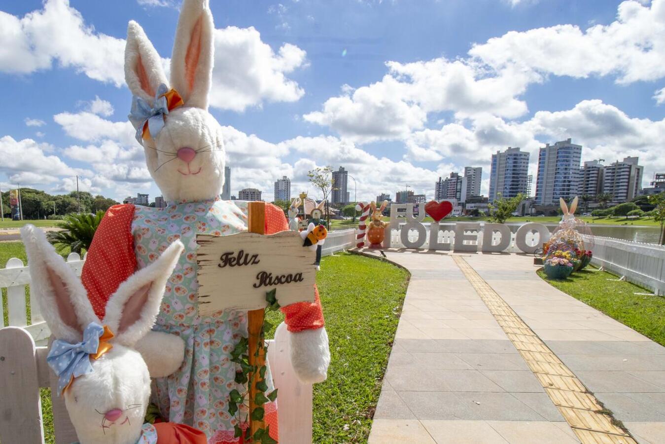 As famílias podem visitar a Vila de Páscoa na Praça Willy Barth, o Largo São Vicente de Paulo, a Rua Barão do Rio Branco ou o Parque Ecológico Diva Paim Barth