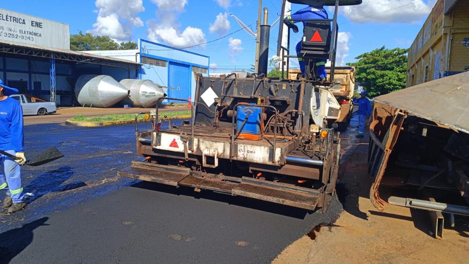 Serviços executados pela Emdur no bairro serão concluídos até quinta (28); na rodovia rural que liga São Miguel à BR 163, os trabalhos seguem por mais 60 dias