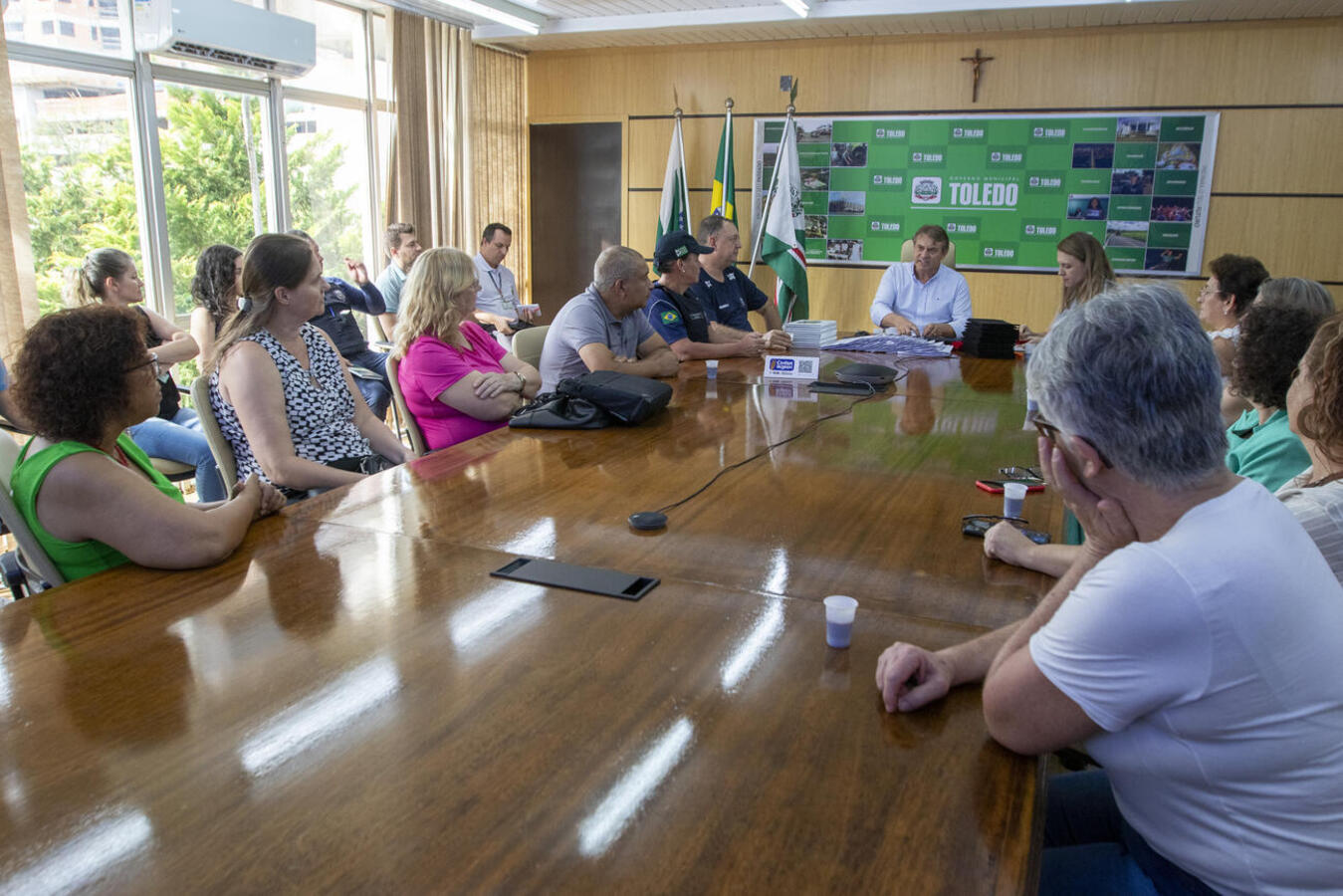 Nove professores, uma auxiliar de serviços gerais, uma assistente social e uma guarda municipal alcançaram suas aposentadorias na Prefeitura de Toledo