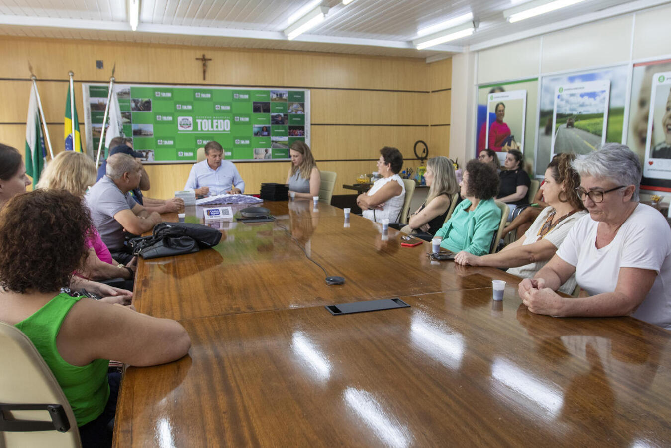 Nove professores, uma auxiliar de serviços gerais, uma assistente social e uma guarda municipal alcançaram suas aposentadorias na Prefeitura de Toledo
