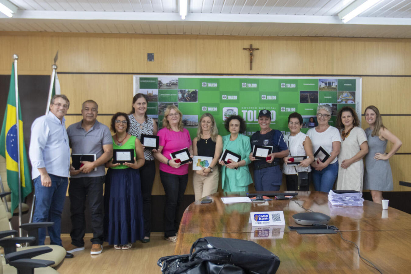 Nove professores, uma auxiliar de serviços gerais, uma assistente social e uma guarda municipal alcançaram suas aposentadorias na Prefeitura de Toledo