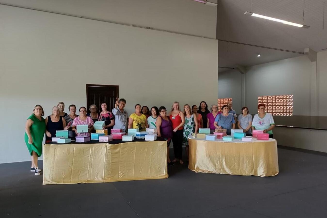 31 alunos inscritos em projeto que envolve as secretarias da Cultura e de Assistência Social ocorreu na manhã desta sexta (26) puderam levar itens produzidos durante o curso