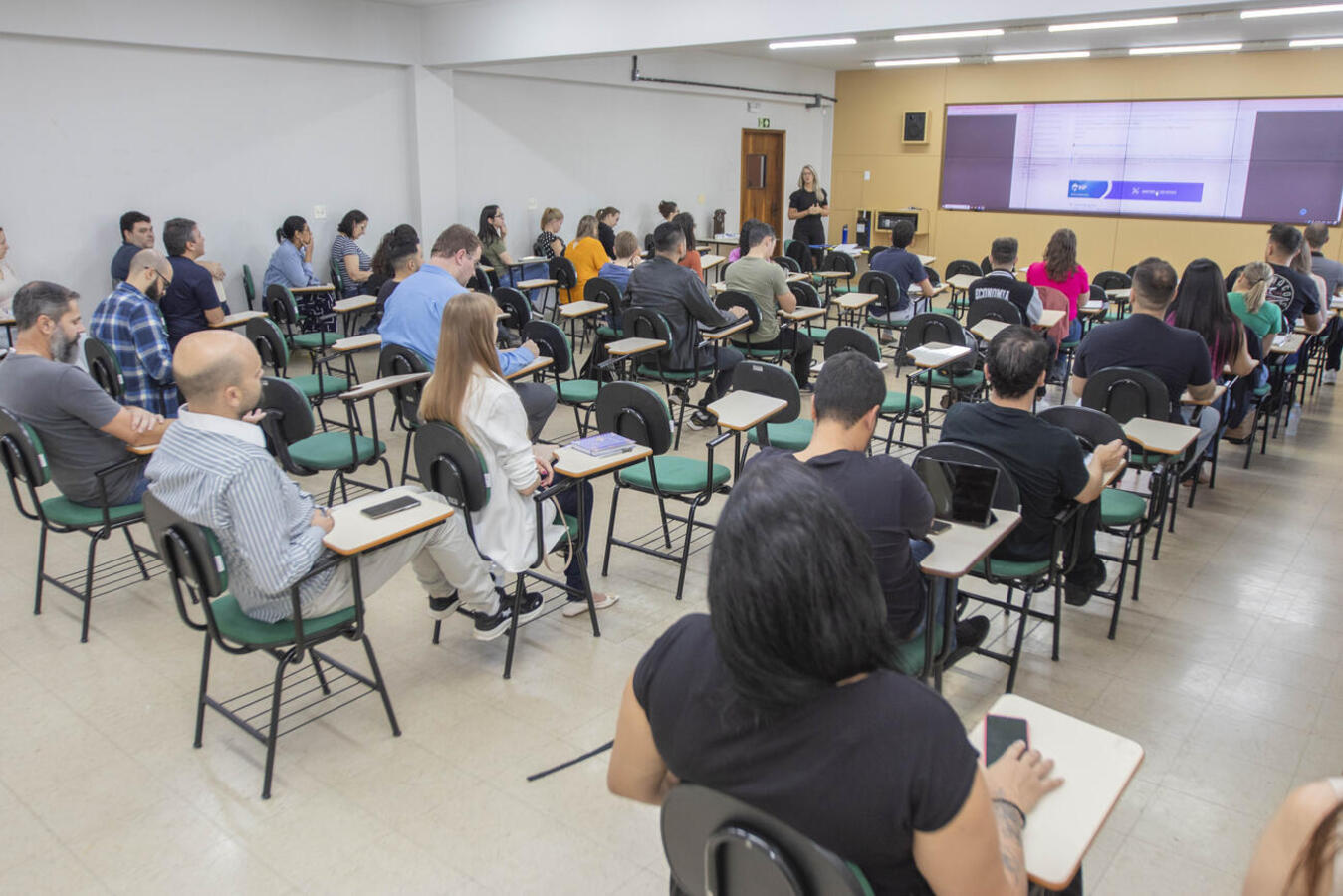 Qualificação tem 169 servidores inscritos em três turmas; elaborado pelo TCEPR, conteúdo de 40 horas-aula está sendo ministrado pela equipe do Controle Interno