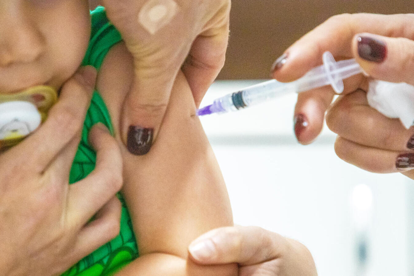 Mobilização envolveu todas as unidades de saúde, que ficaram abertas o dia todo no último sábado (23); quase 70% das vacinas distribuídas é contra a Influenza