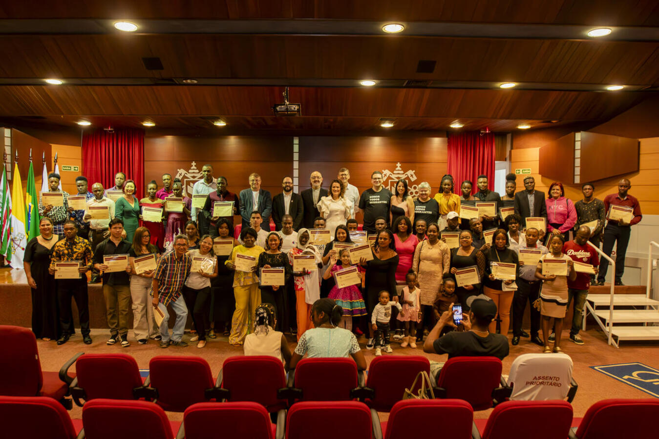Solenidade realizada na manhã do último sábado (27) na PUCPR/Toledo coroa projeto desenvolvido pela instituição com apoio da SMDH e da Cáritas Diocesana