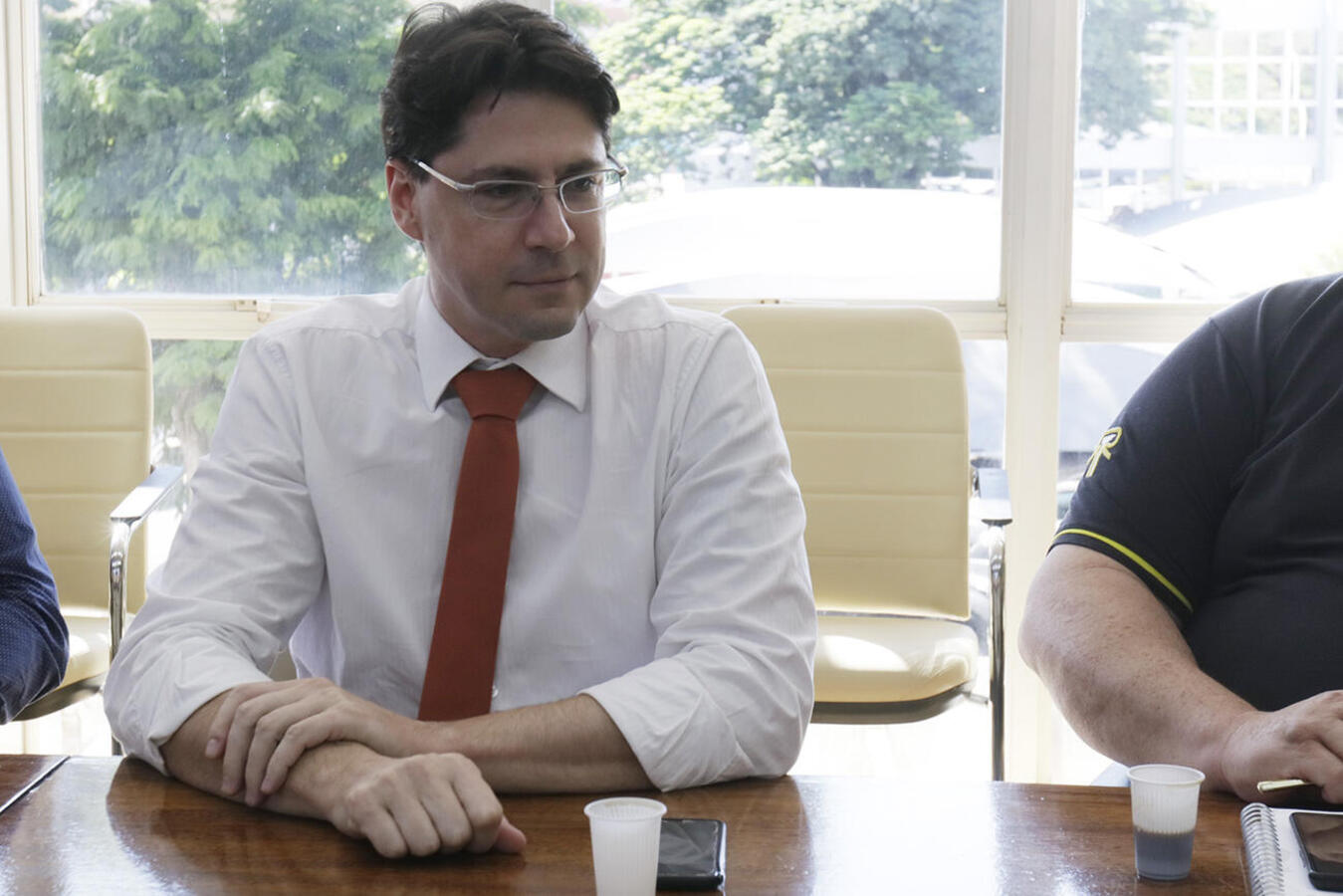 Após a posse os integrantes realizaram a primeira reunião com a eleição do presidente e vice do colegiado