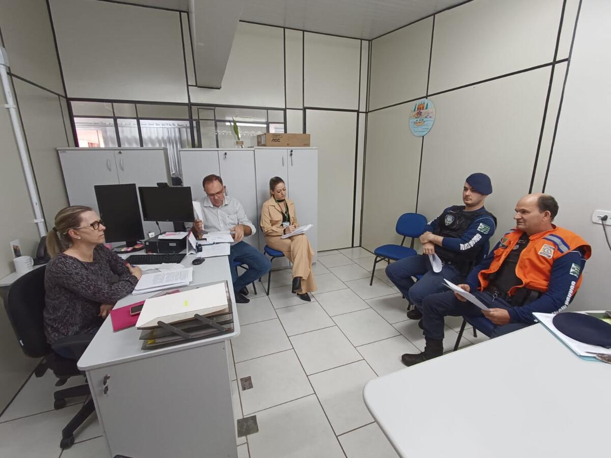 Reunião dengue Secretaria de Saúde e Defesa Civil_foto Carlos Rodrigues (1)