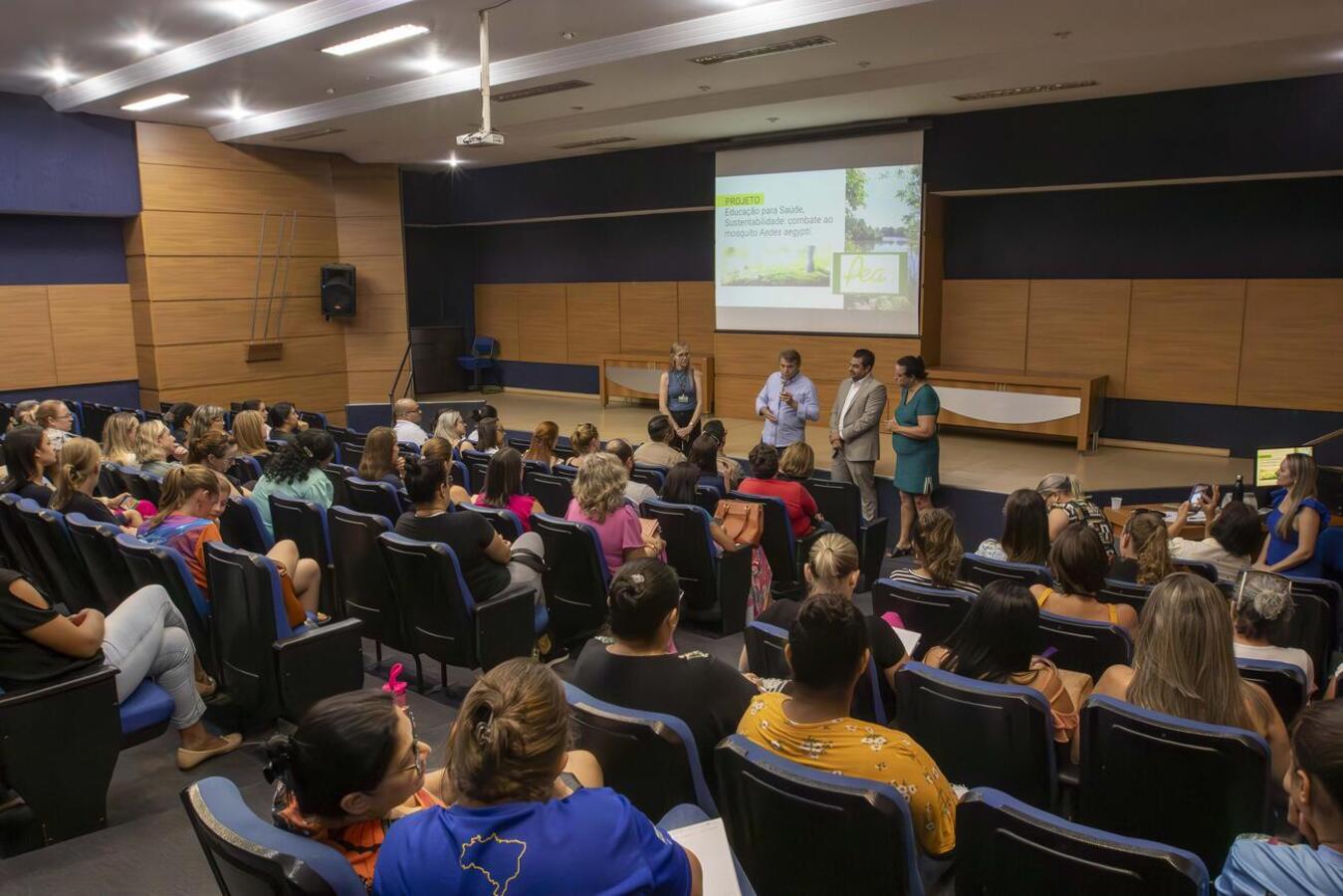 Projeto acontece nas escolas, mas visa ultrapassar os muros escolares e agir de forma prática na comunidade