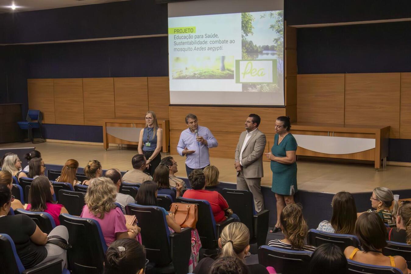 Projeto acontece nas escolas, mas visa ultrapassar os muros escolares e agir de forma prática na comunidade
