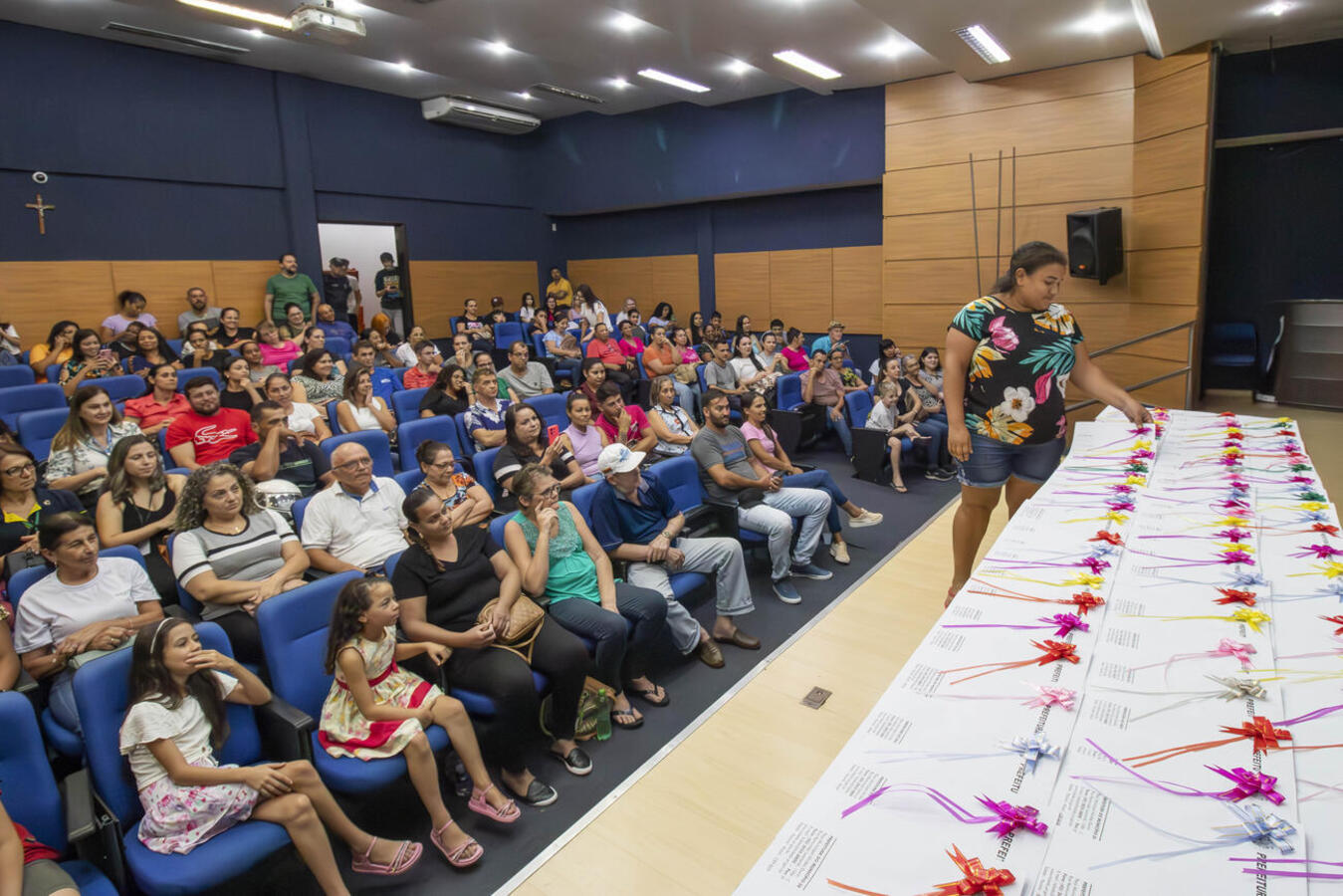 A expectativa era grande, pois os envelopes estavam lacrados e dentro havia a matrícula com os números de lote e quadra.