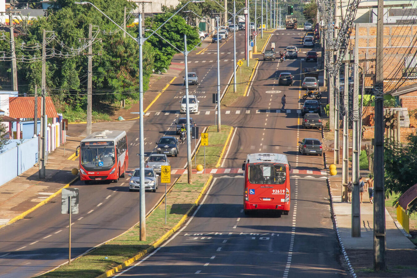 Ônibus novos com ar-condicionado, wi-fi, monitoramento de segurança e tecnologia de rastreamento de rotas, estão entre as melhorias no sistema, que tem a menor tarifa do PR