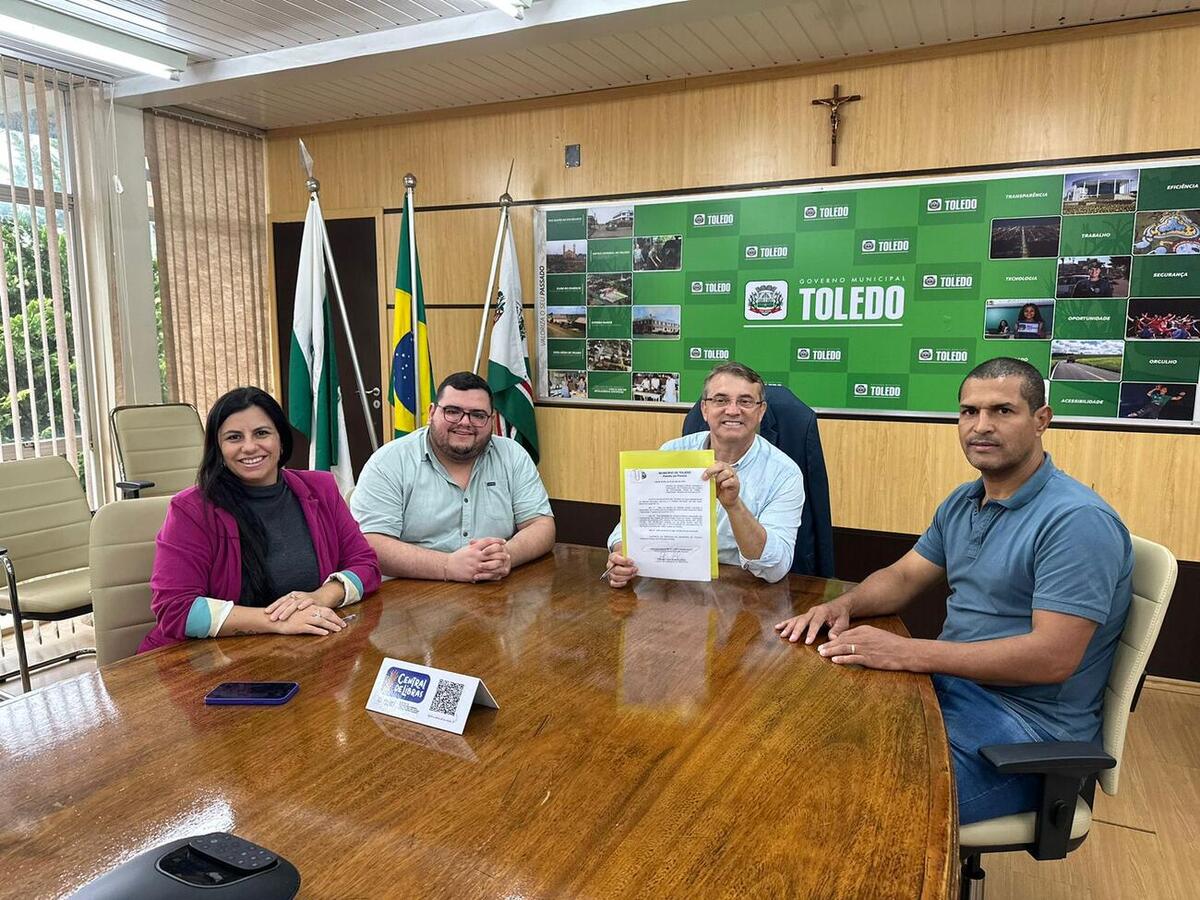 Com a presença de integrantes da entidade, lei que estabelece tal condição foi sancionada na tarde desta quarta (24) na Sala de Reuniões do Gabinete do Prefeito