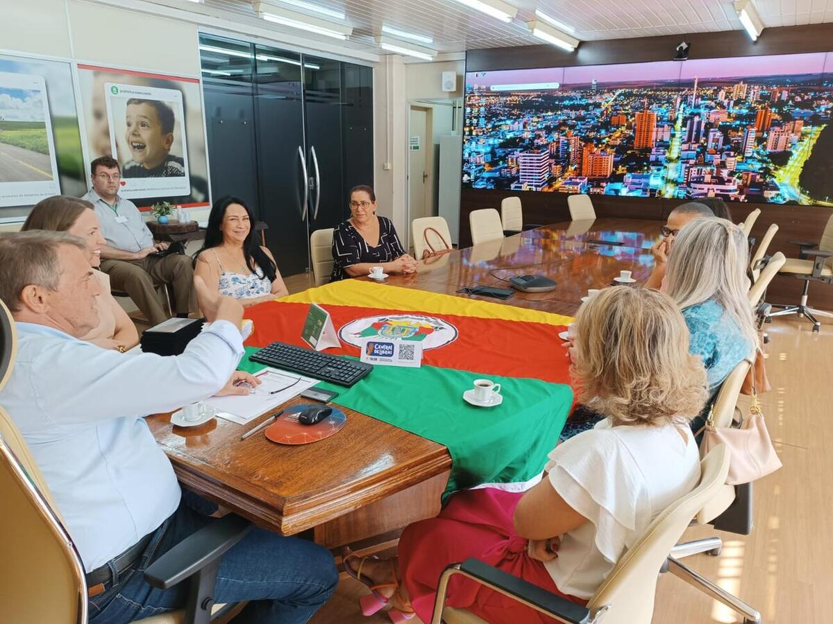 Angela Silvana Kolberg, Angela Maria Rippel, Maria Aparecida Guimarães de Niz, Nazíria Maria Teixeira e Vanderli Carolino foram homenageadas na tarde de hoje (8)