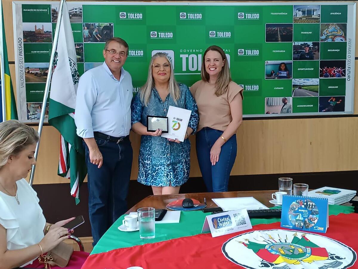Angela Silvana Kolberg, Angela Maria Rippel, Maria Aparecida Guimarães de Niz, Nazíria Maria Teixeira e Vanderli Carolino foram homenageadas na tarde de hoje (8)