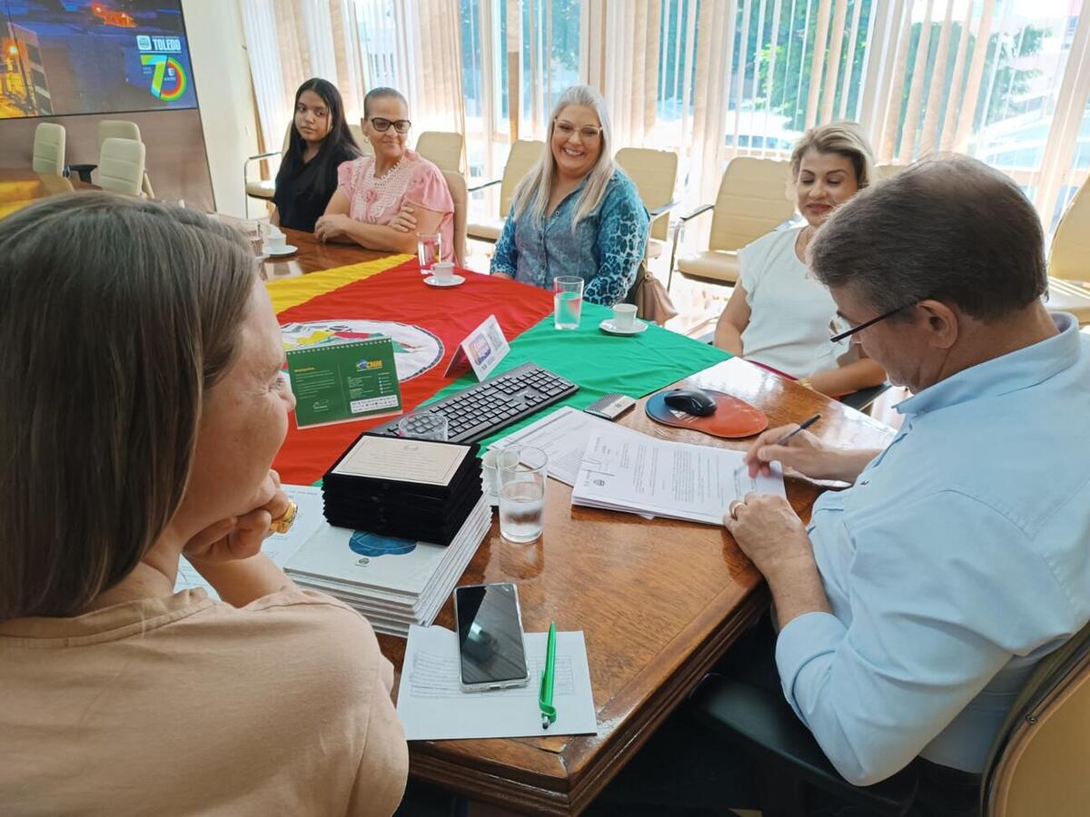 Angela Silvana Kolberg, Angela Maria Rippel, Maria Aparecida Guimarães de Niz, Nazíria Maria Teixeira e Vanderli Carolino foram homenageadas na tarde de hoje (8)