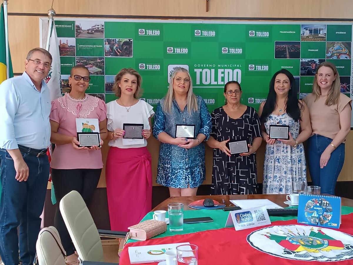 Angela Silvana Kolberg, Angela Maria Rippel, Maria Aparecida Guimarães de Niz, Nazíria Maria Teixeira e Vanderli Carolino foram homenageadas na tarde de hoje (8)