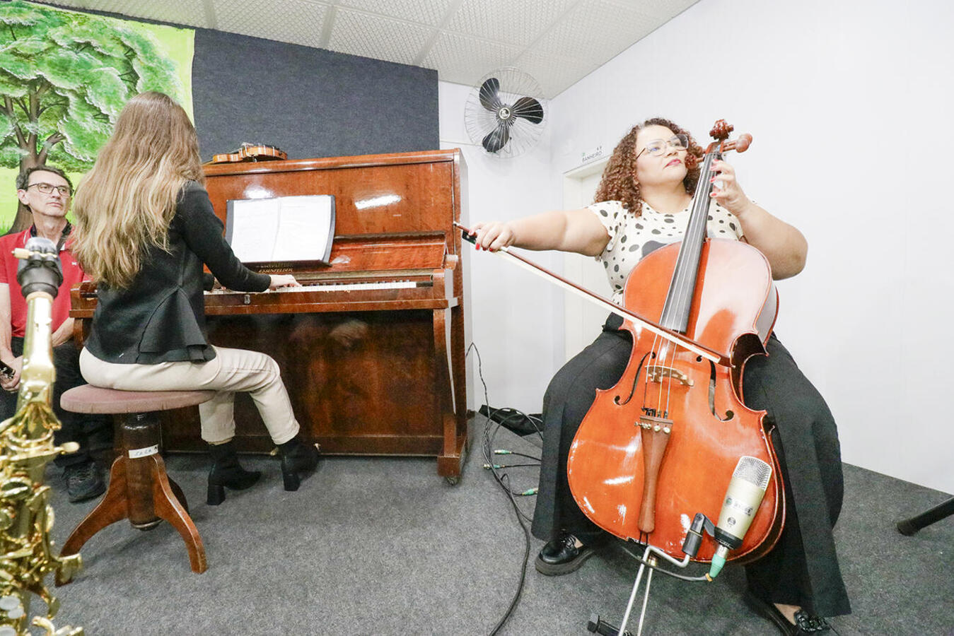 Inspirada em atividades do Música nas Escolas, apresentação geral na noite desta terça-feira (14) teve grandes sucessos do cancioneiro infantil no repertório