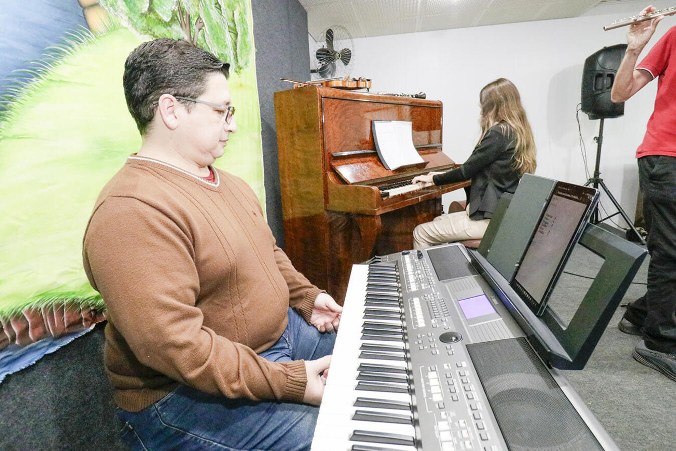 Inspirada em atividades do Música nas Escolas, apresentação geral na noite desta terça-feira (14) teve grandes sucessos do cancioneiro infantil no repertório