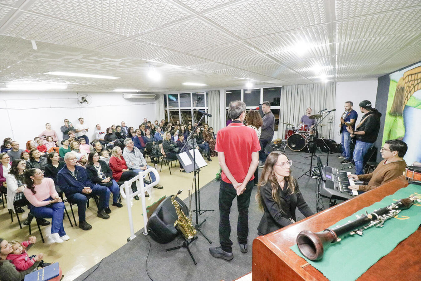 Inspirada em atividades do Música nas Escolas, apresentação geral na noite desta terça-feira (14) teve grandes sucessos do cancioneiro infantil no repertório