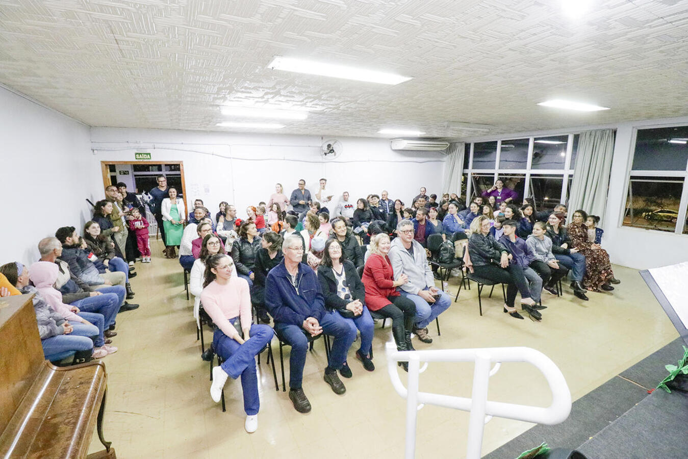 Inspirada em atividades do Música nas Escolas, apresentação geral na noite desta terça-feira (14) teve grandes sucessos do cancioneiro infantil no repertório