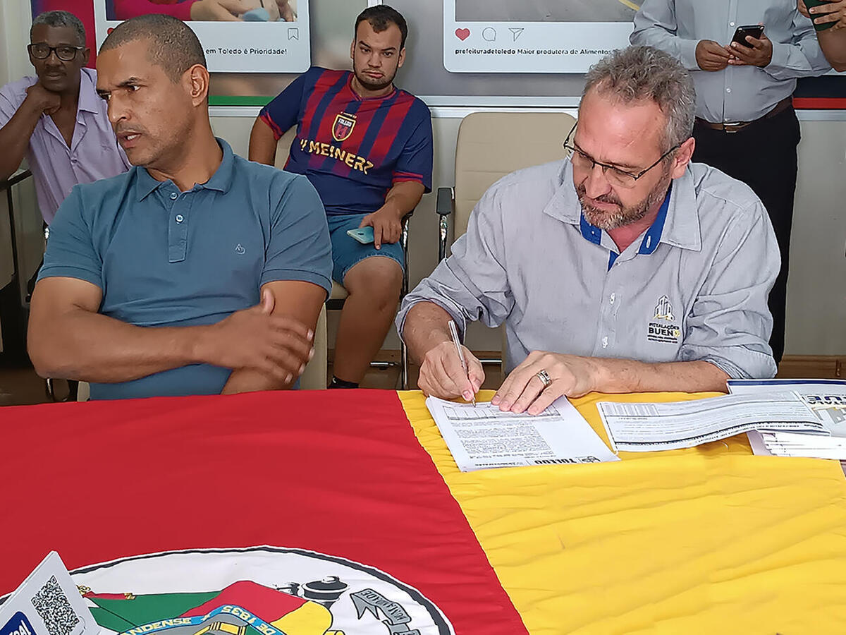 Ato na manhã de hoje (9), na Sala de Reuniões do Gabinete do Prefeito, permitirá que comunidade Bressan/Cesar Parque tenha mais uma saída para o Centro