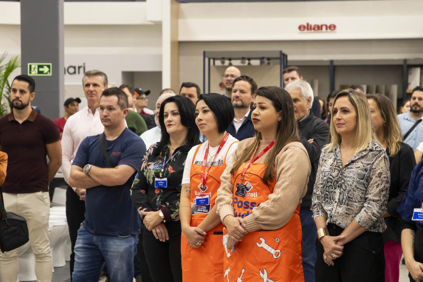 Prefeito, empresários, vereadores, familiares e outras autoridades participaram da cerimônia de inauguração