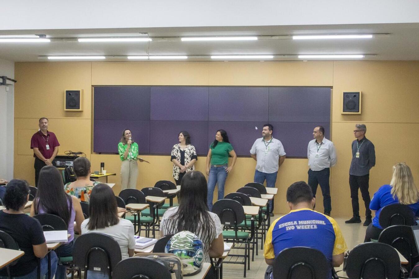 Ao todo, 40 diretores, coordenadores e professores que atuam na rede municipal de educação fazem parte da primeira turma